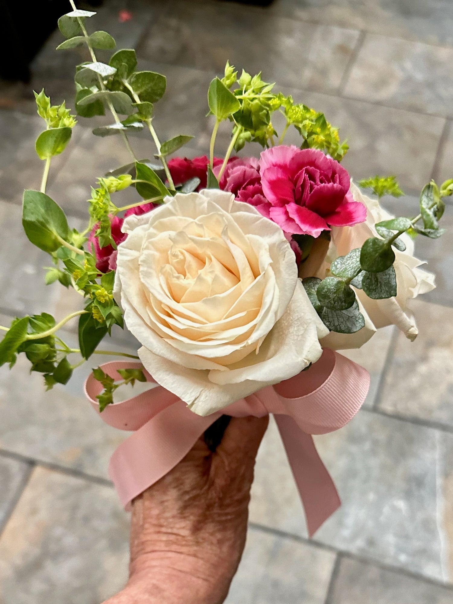 Small bouquet for your special person.